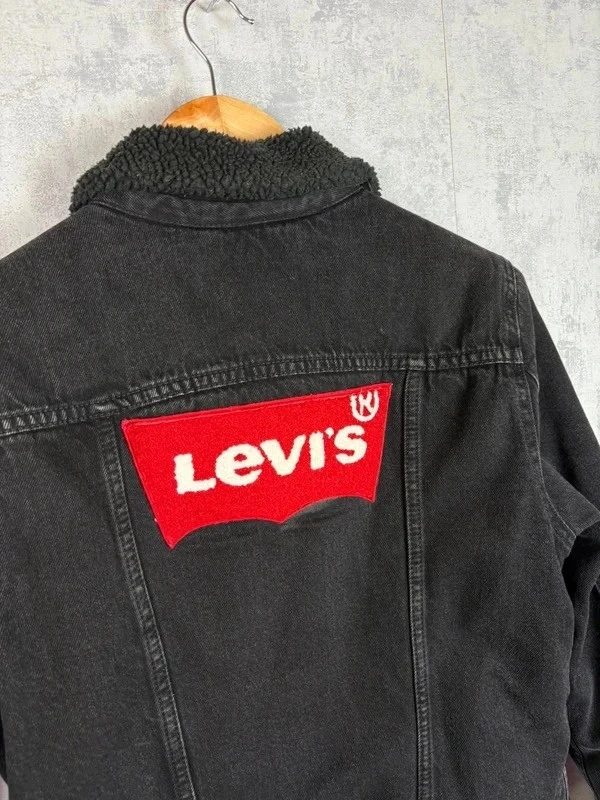 🌸 Black Levis logo embroidered back winter denim jacket Size 38/M 🌸 – photo 5